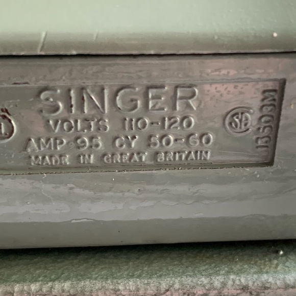 Vintage Spartan Singer Sewing Machine - Picture 10 of 10